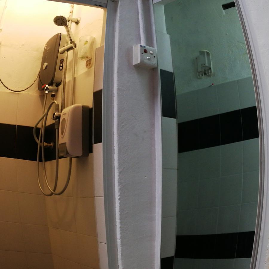 Monkey Motel Cafe Malacca Екстер'єр фото