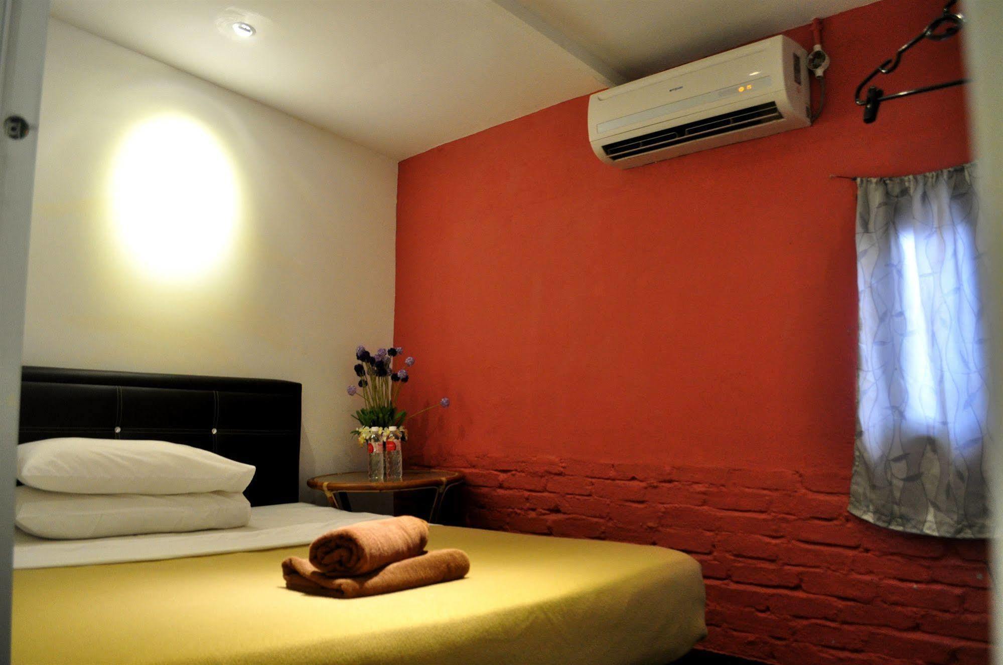 Monkey Motel Cafe Malacca Екстер'єр фото
