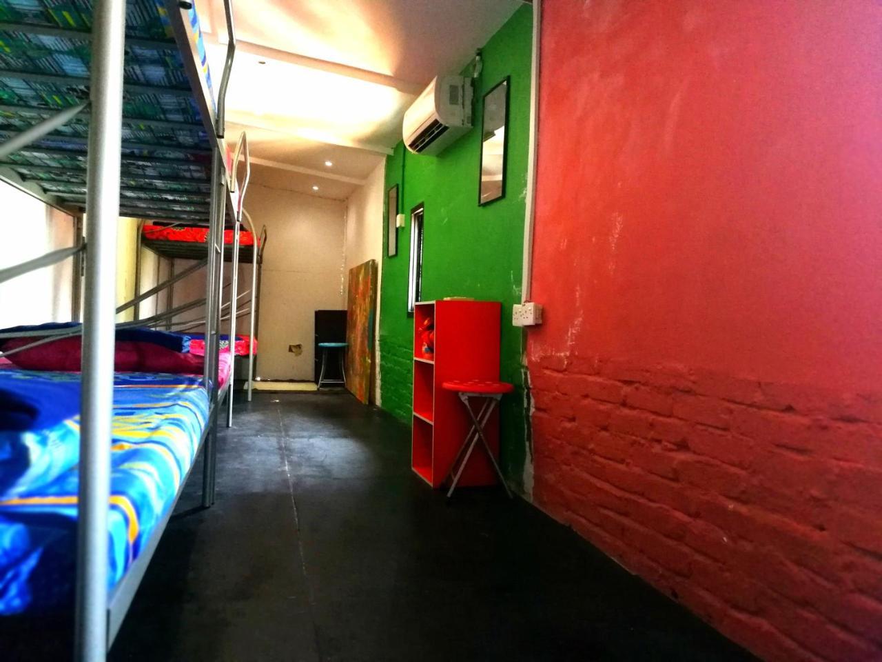 Monkey Motel Cafe Malacca Екстер'єр фото